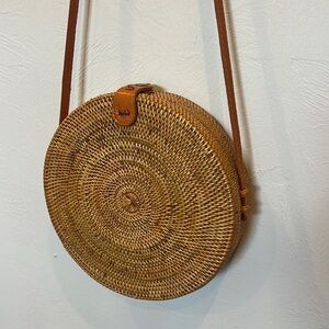 Round rattan bag like new